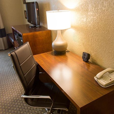 Kentwood Comfort Suites Grand Rapids South מראה חיצוני תמונה
