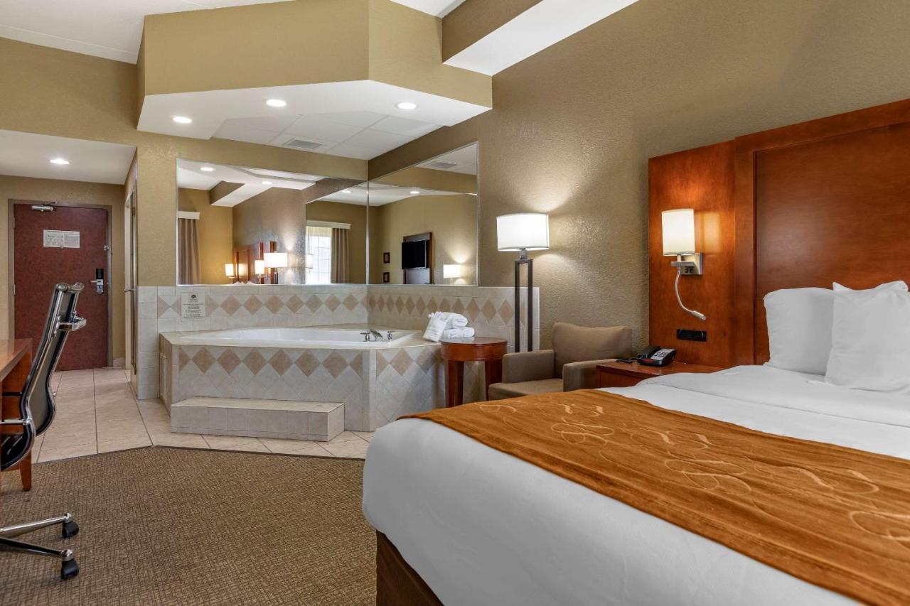 Kentwood Comfort Suites Grand Rapids South מראה חיצוני תמונה