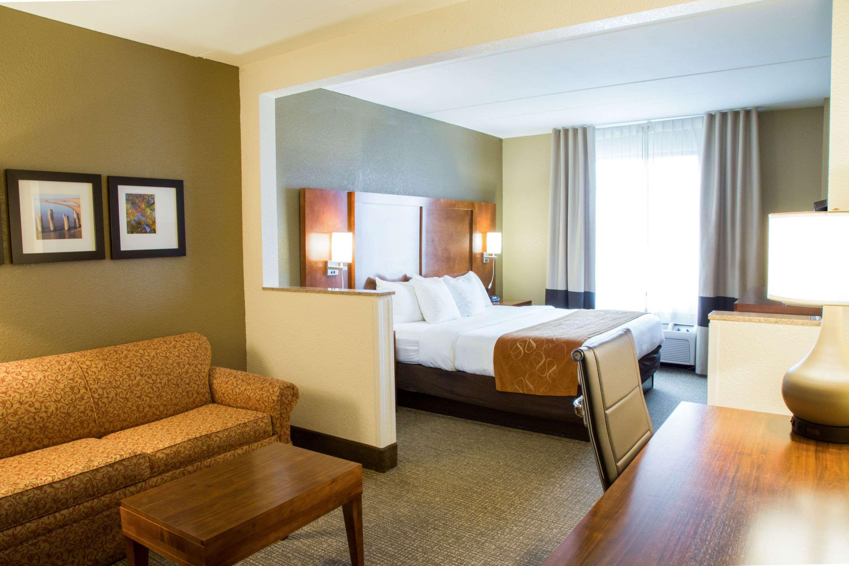Kentwood Comfort Suites Grand Rapids South מראה חיצוני תמונה