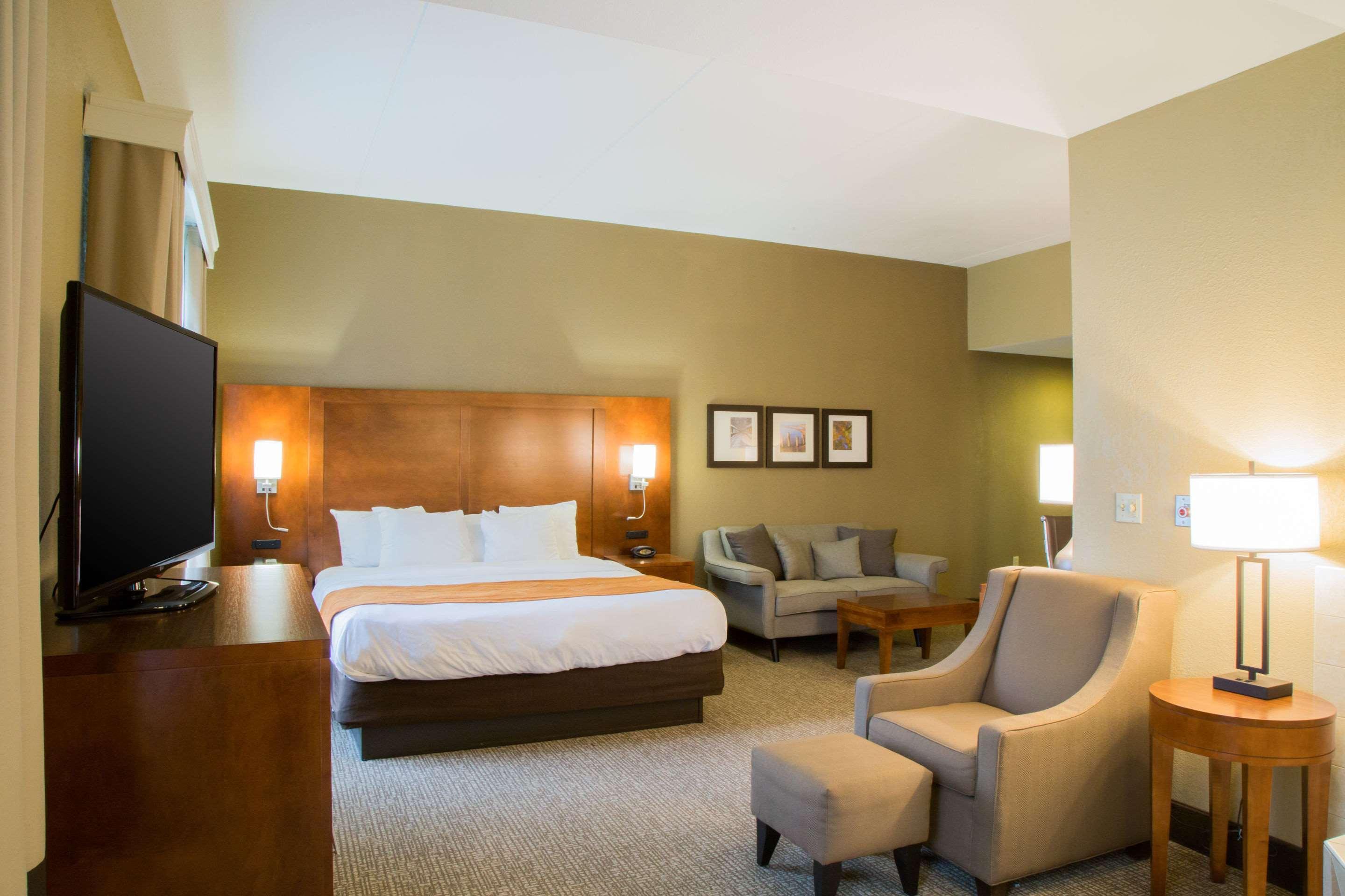 Kentwood Comfort Suites Grand Rapids South מראה חיצוני תמונה