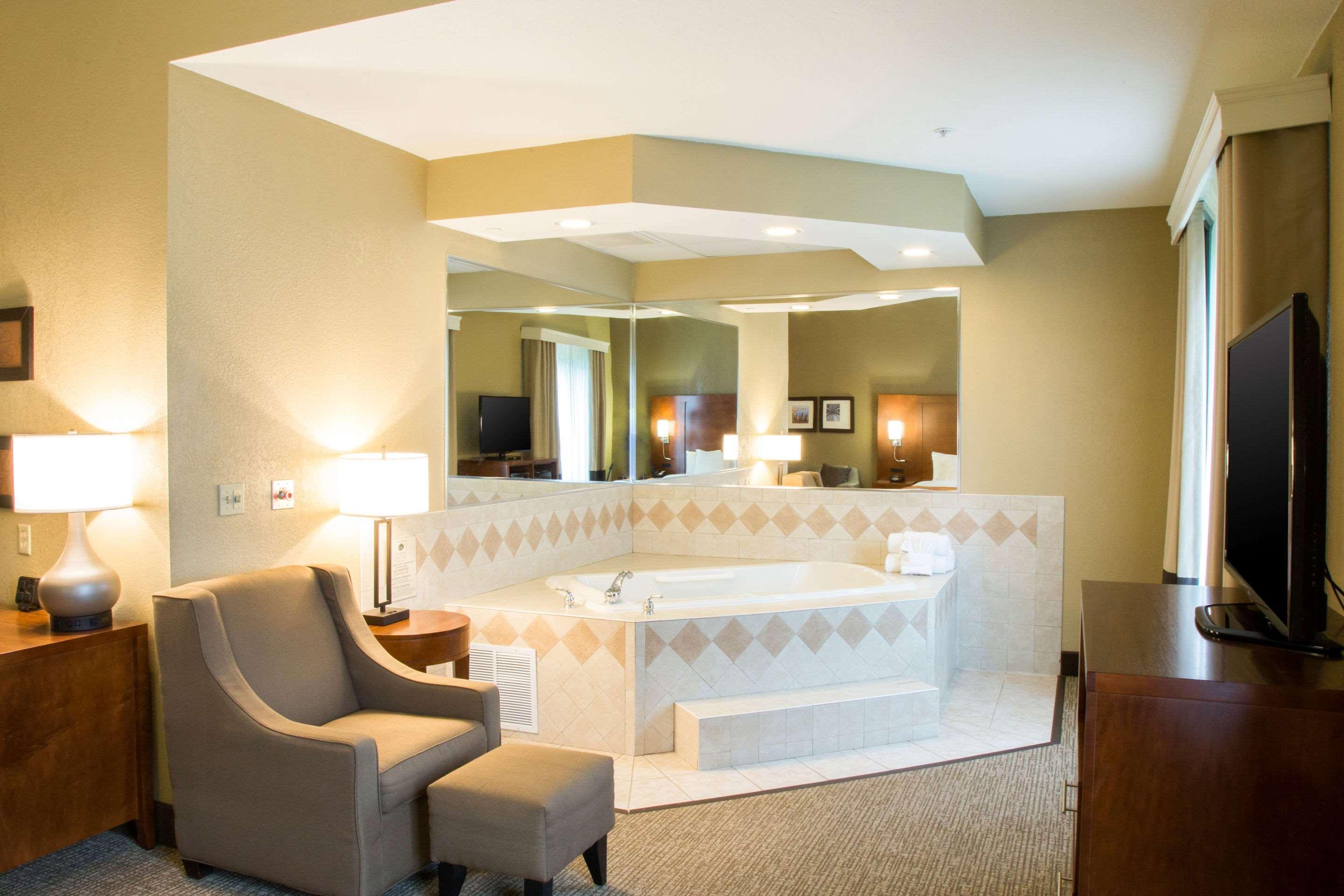 Kentwood Comfort Suites Grand Rapids South מראה חיצוני תמונה