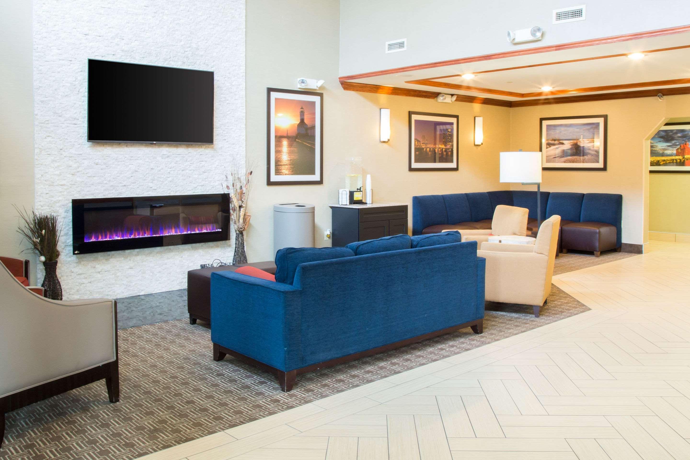 Kentwood Comfort Suites Grand Rapids South מראה חיצוני תמונה