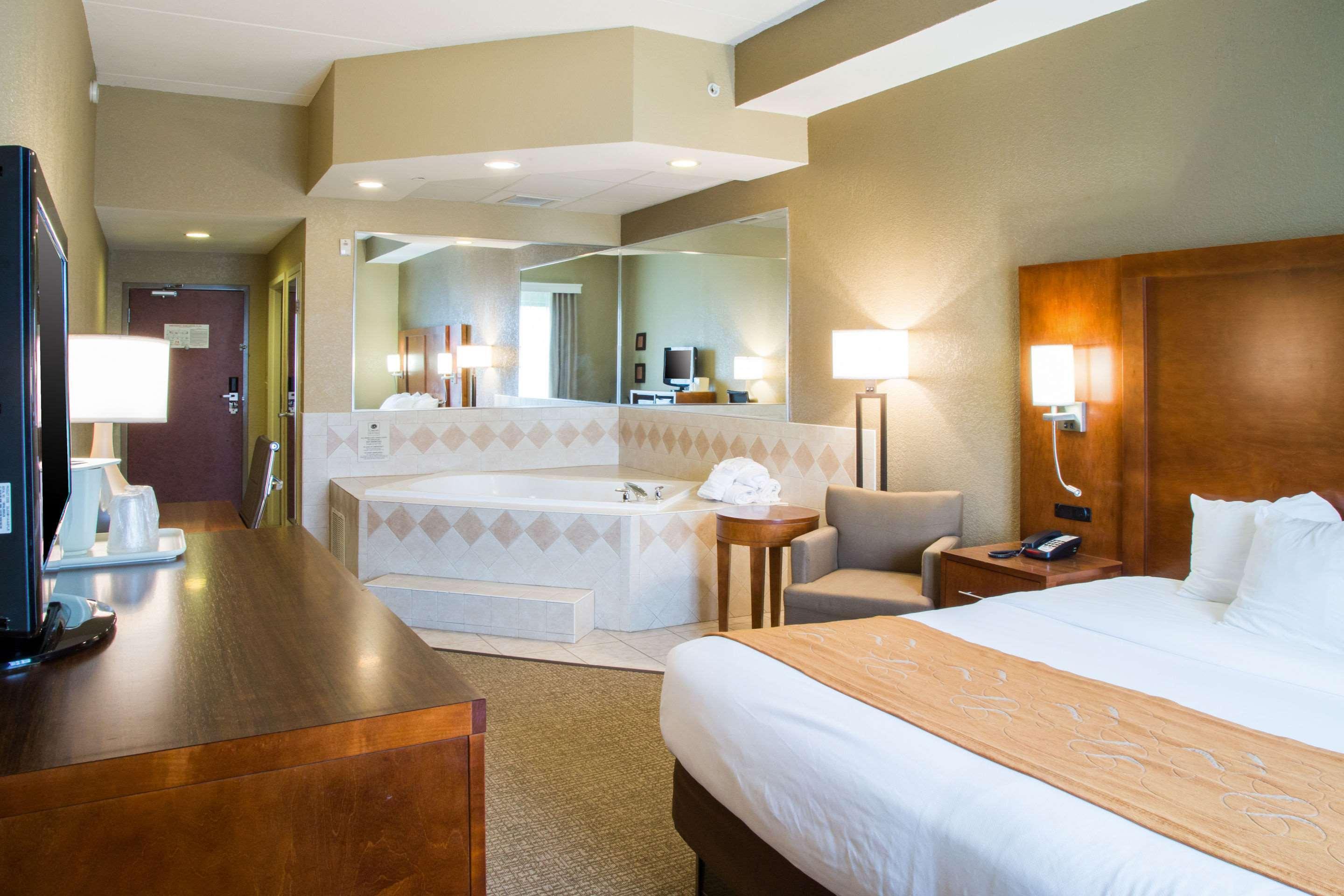 Kentwood Comfort Suites Grand Rapids South מראה חיצוני תמונה