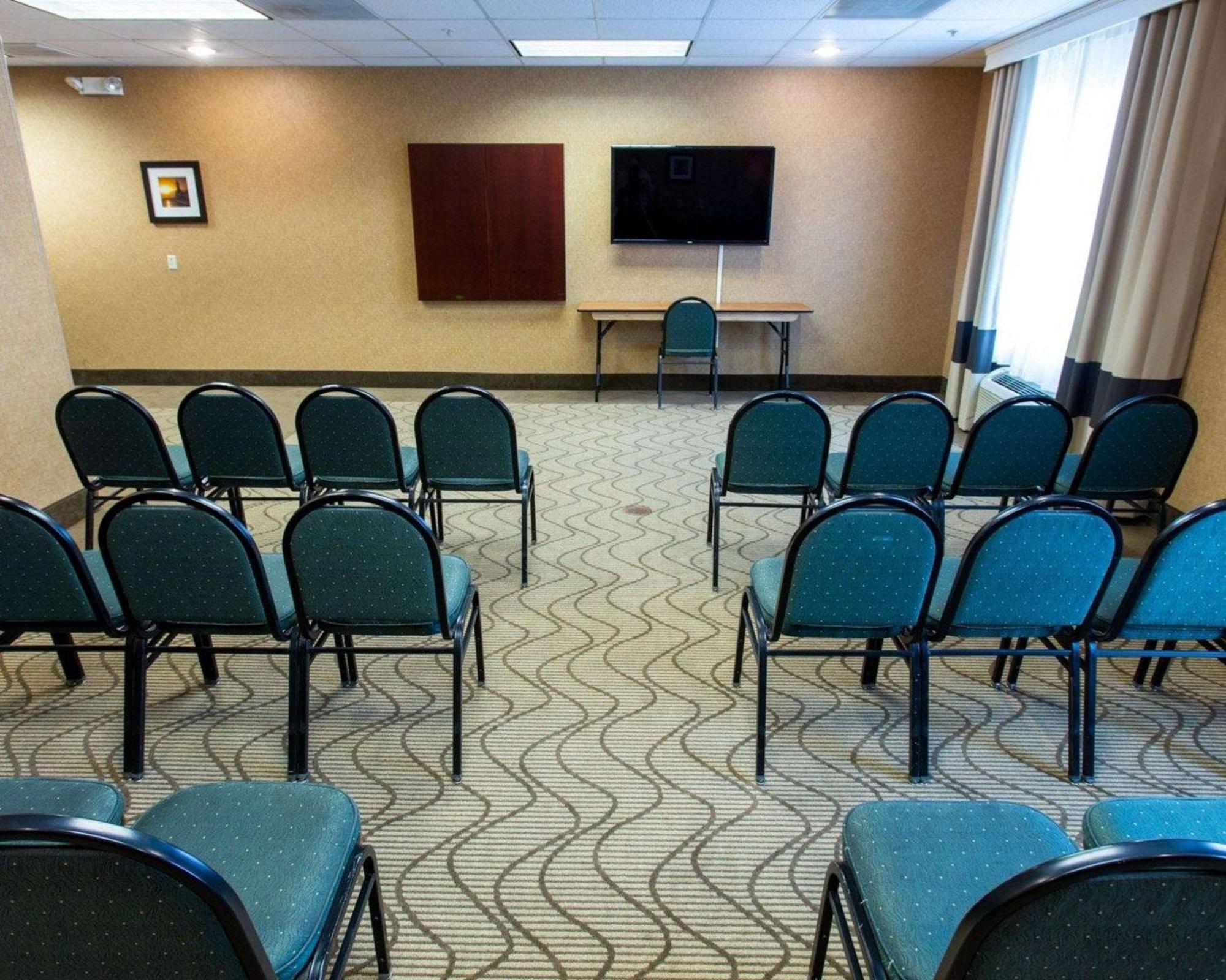 Kentwood Comfort Suites Grand Rapids South מראה חיצוני תמונה