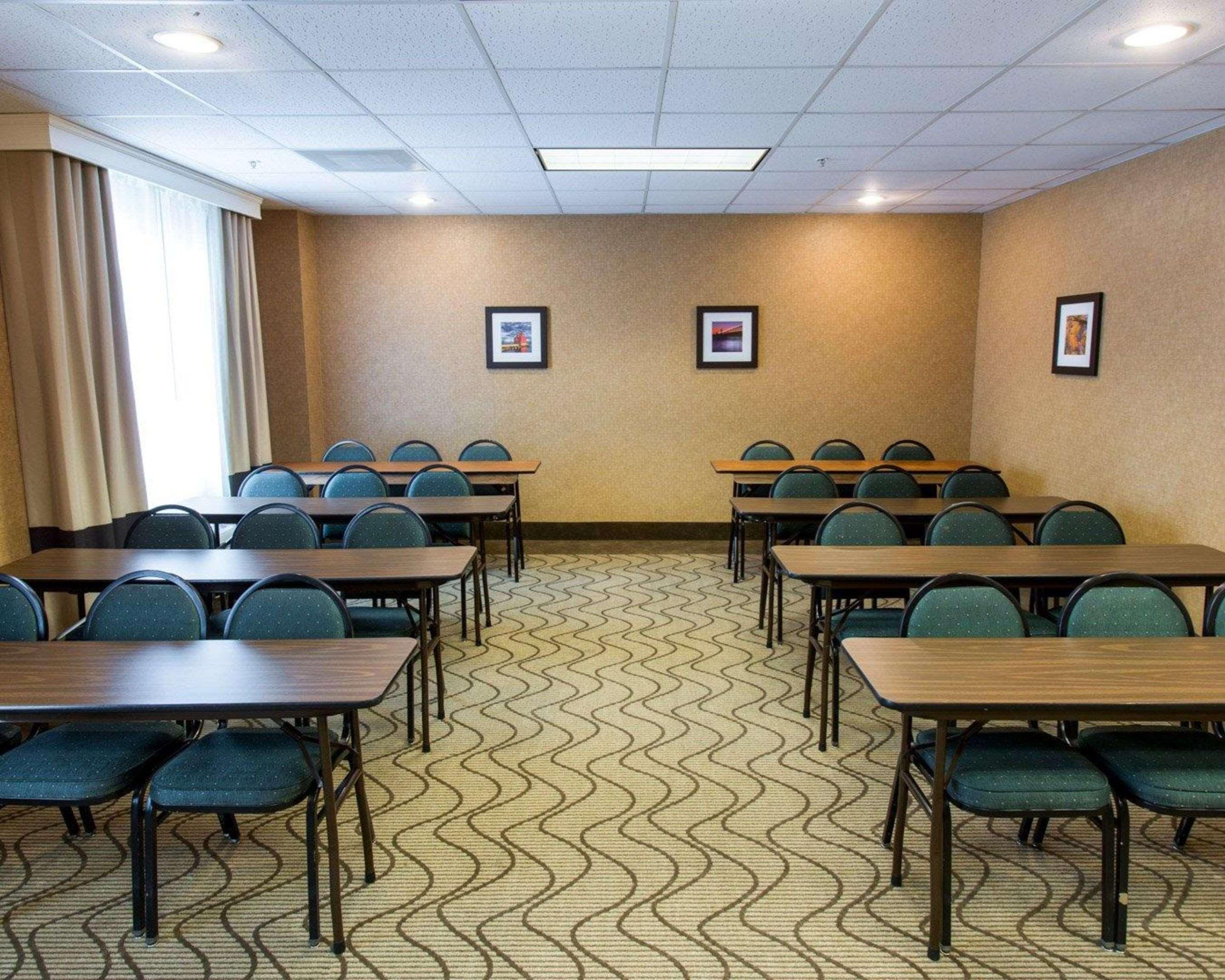Kentwood Comfort Suites Grand Rapids South מראה חיצוני תמונה