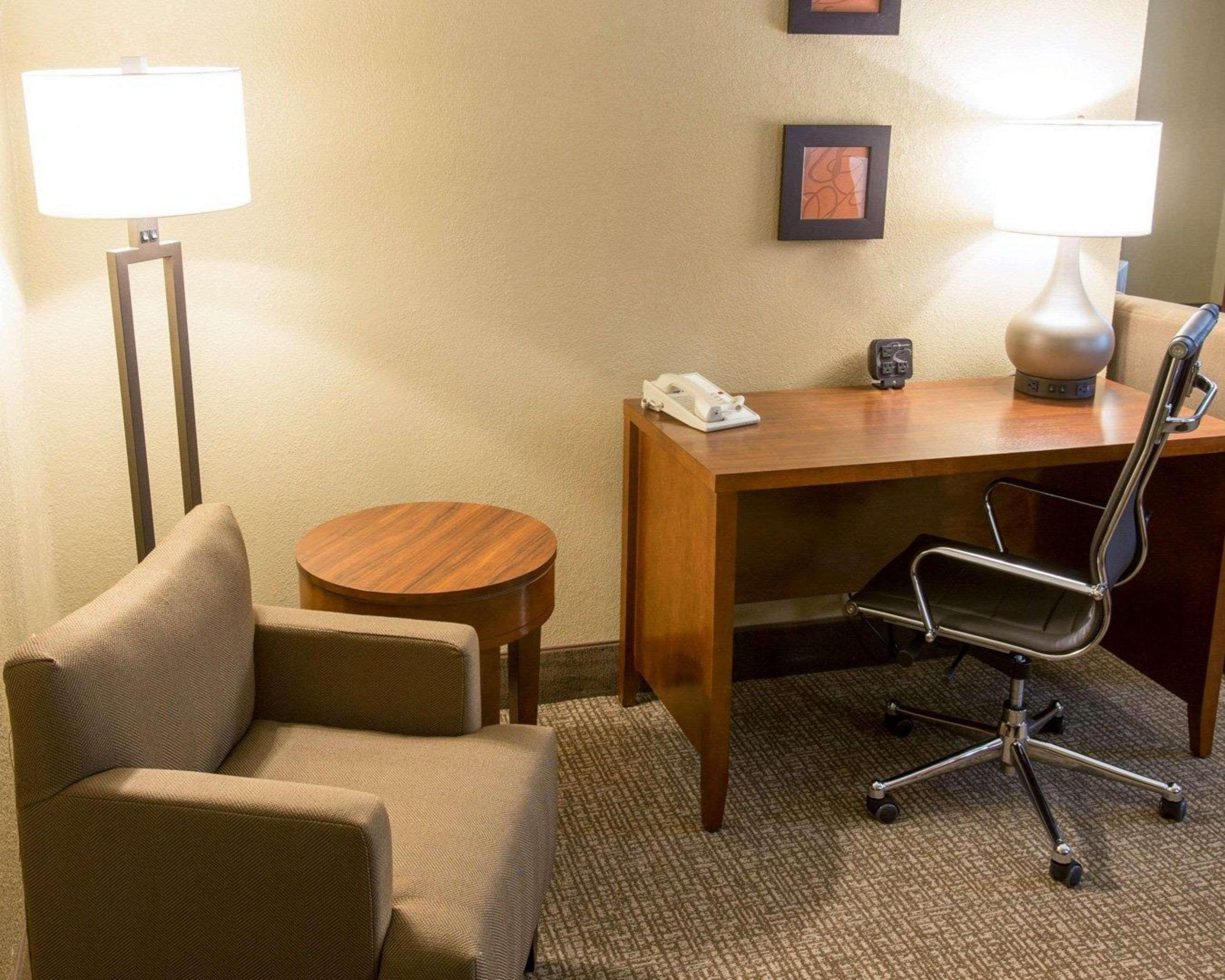 Kentwood Comfort Suites Grand Rapids South מראה חיצוני תמונה
