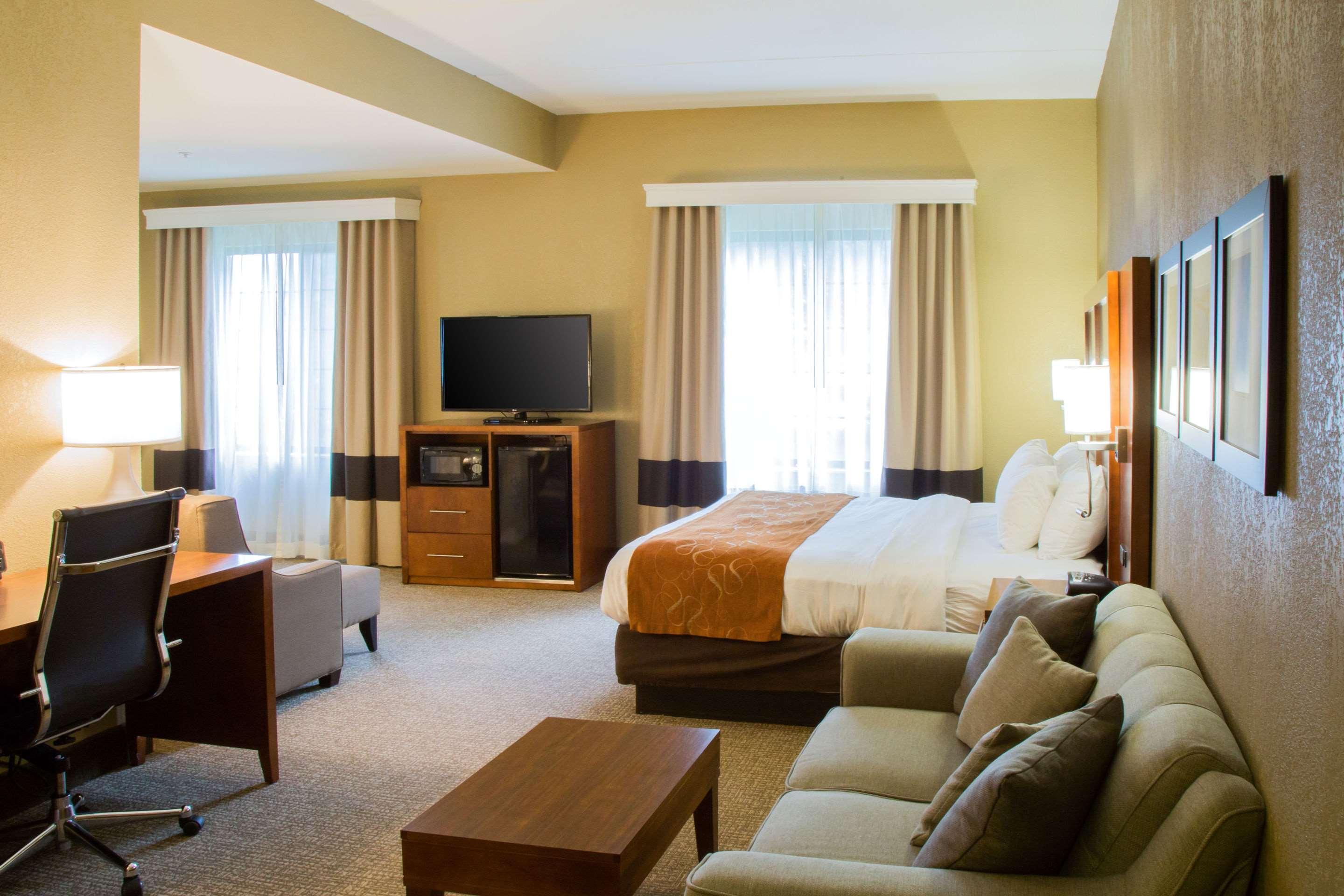 Kentwood Comfort Suites Grand Rapids South מראה חיצוני תמונה