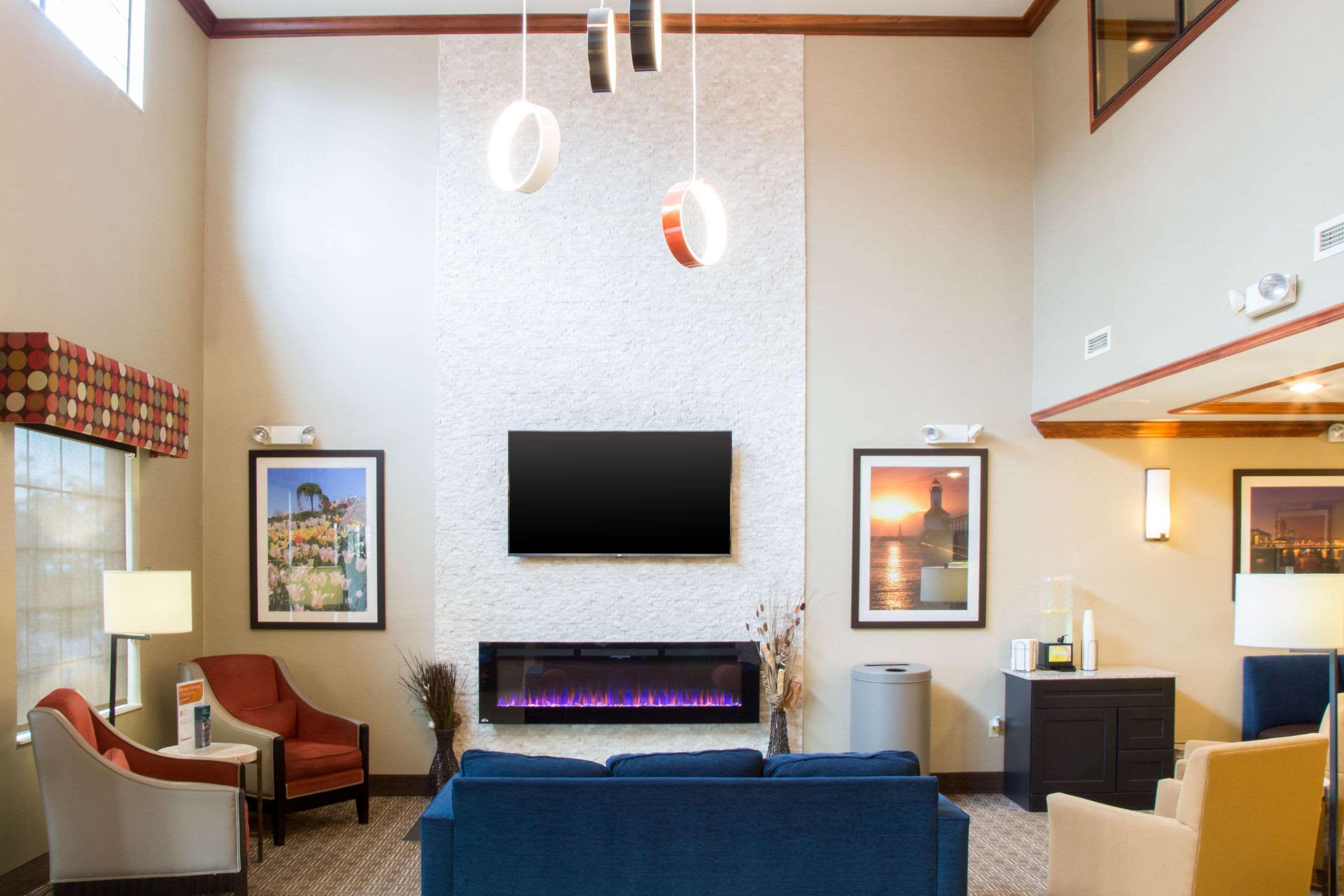 Kentwood Comfort Suites Grand Rapids South מראה חיצוני תמונה