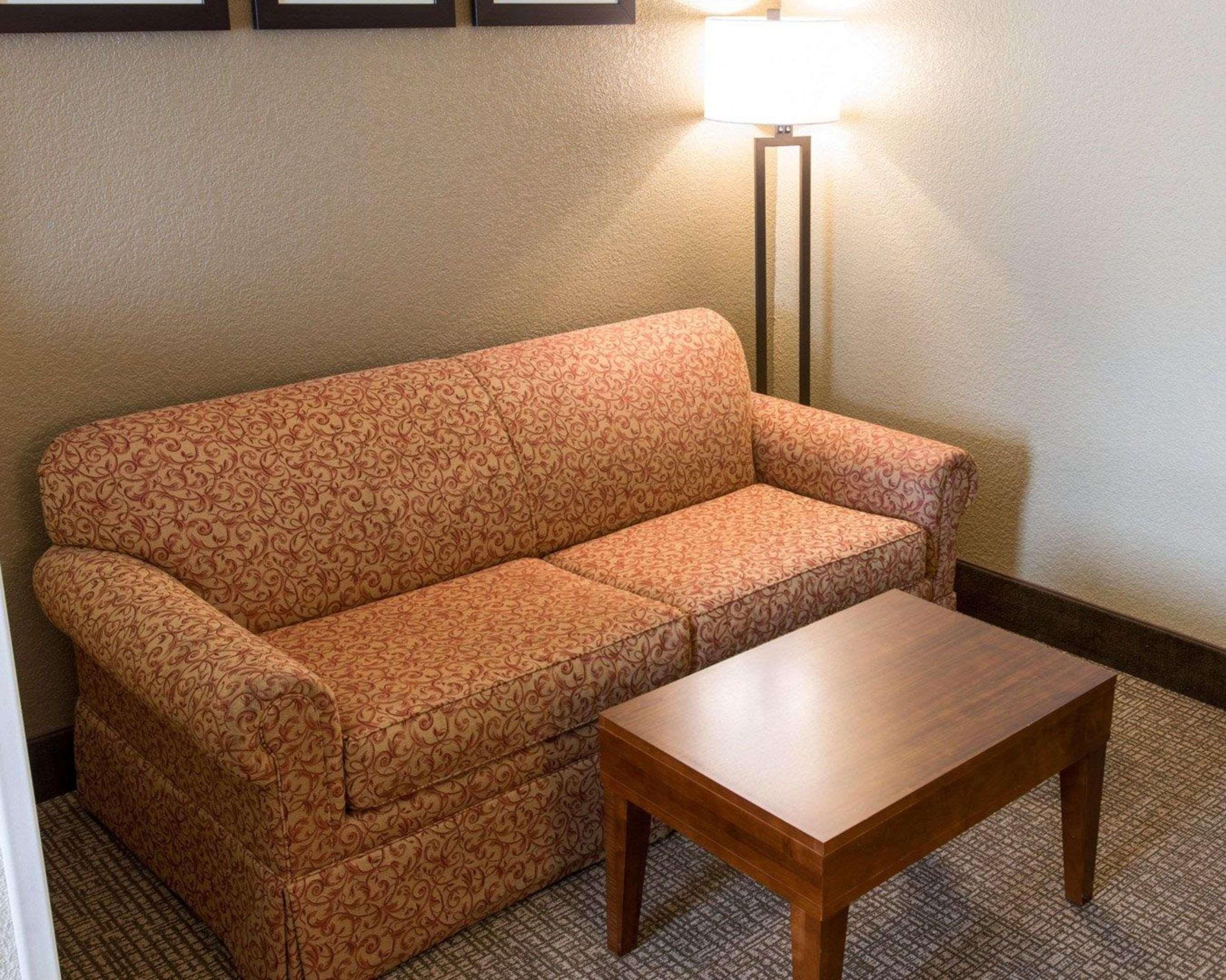 Kentwood Comfort Suites Grand Rapids South מראה חיצוני תמונה
