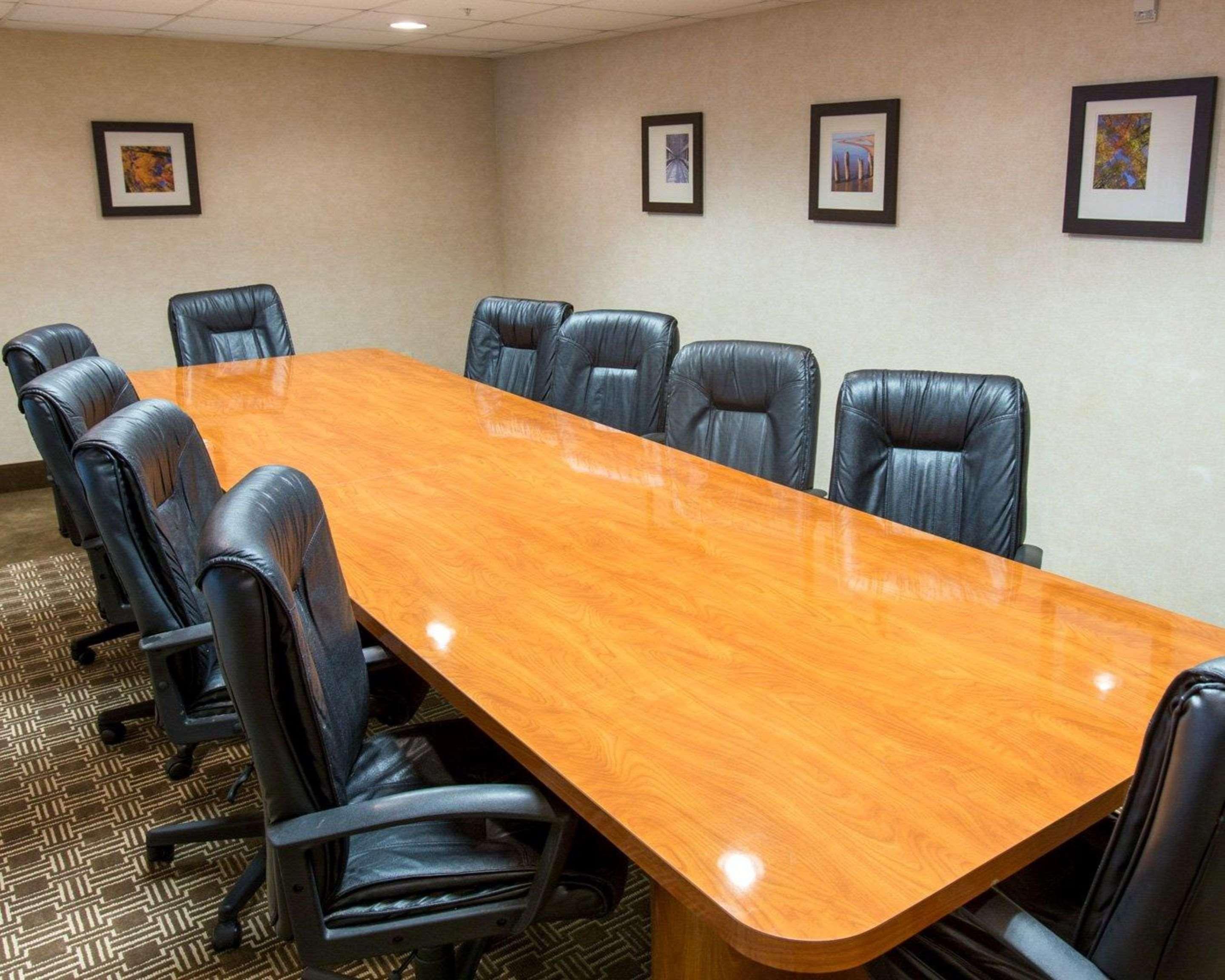 Kentwood Comfort Suites Grand Rapids South מראה חיצוני תמונה