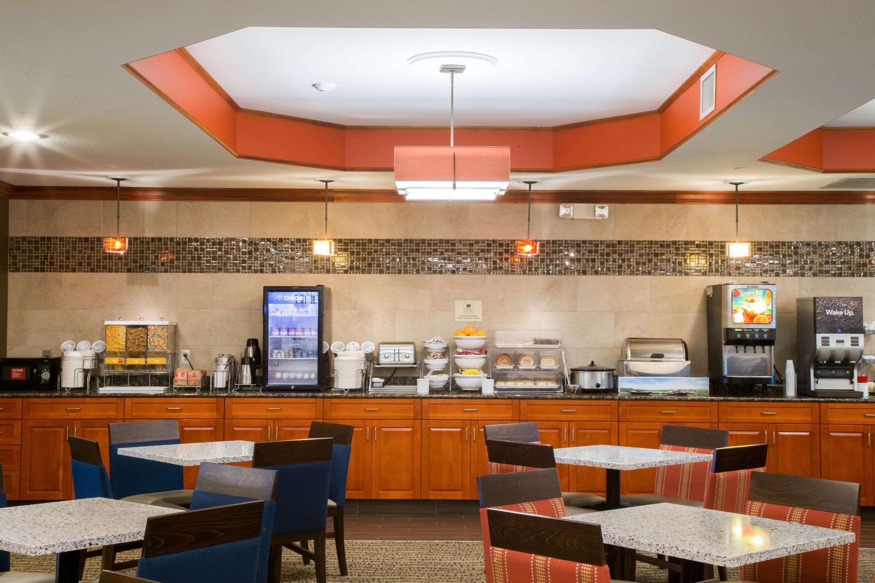 Kentwood Comfort Suites Grand Rapids South מראה חיצוני תמונה