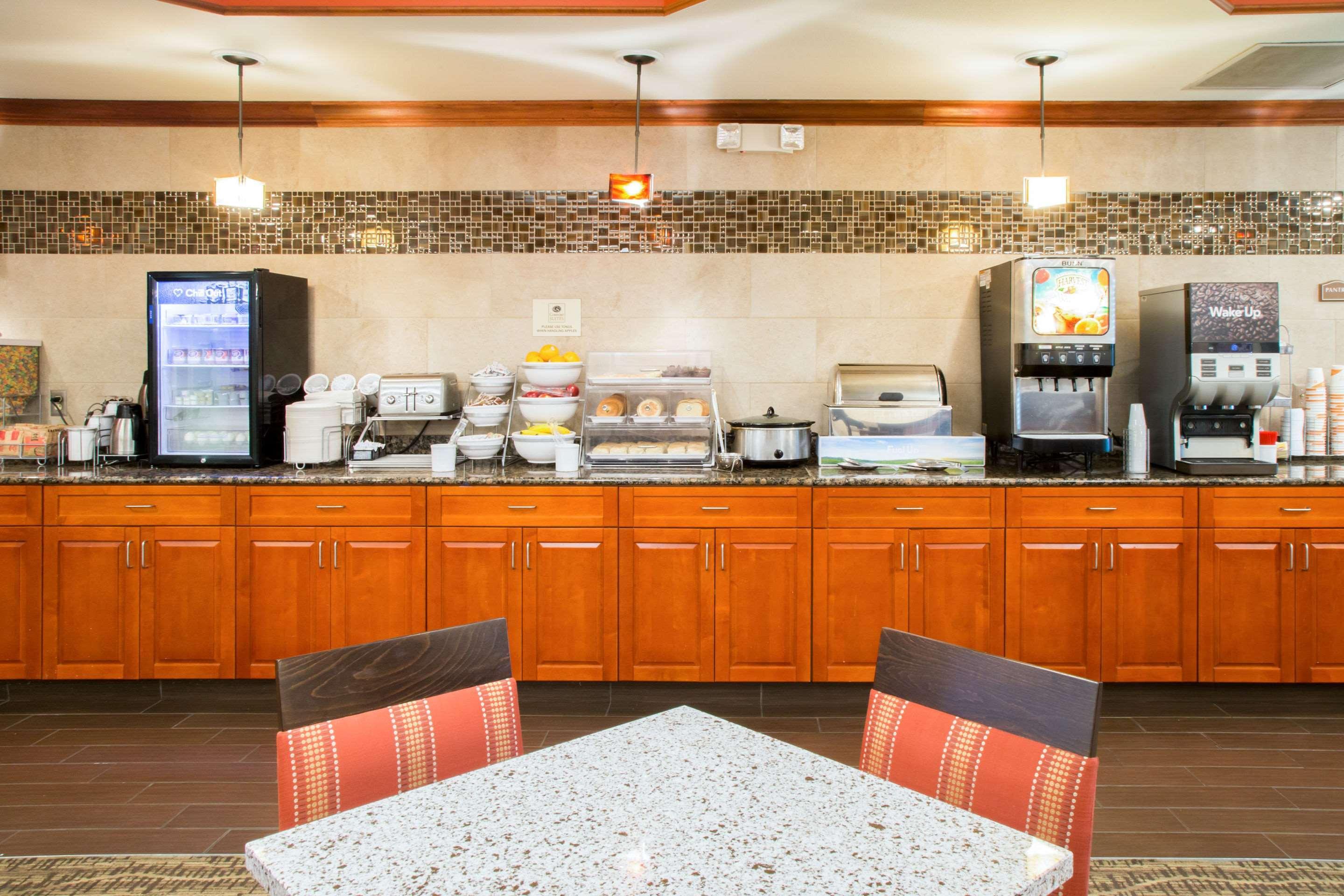 Kentwood Comfort Suites Grand Rapids South מראה חיצוני תמונה
